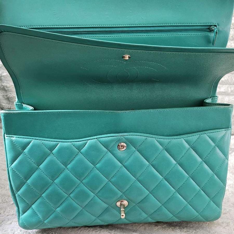 Chanel Classic Maxi Flap Bag thumbnail 3
