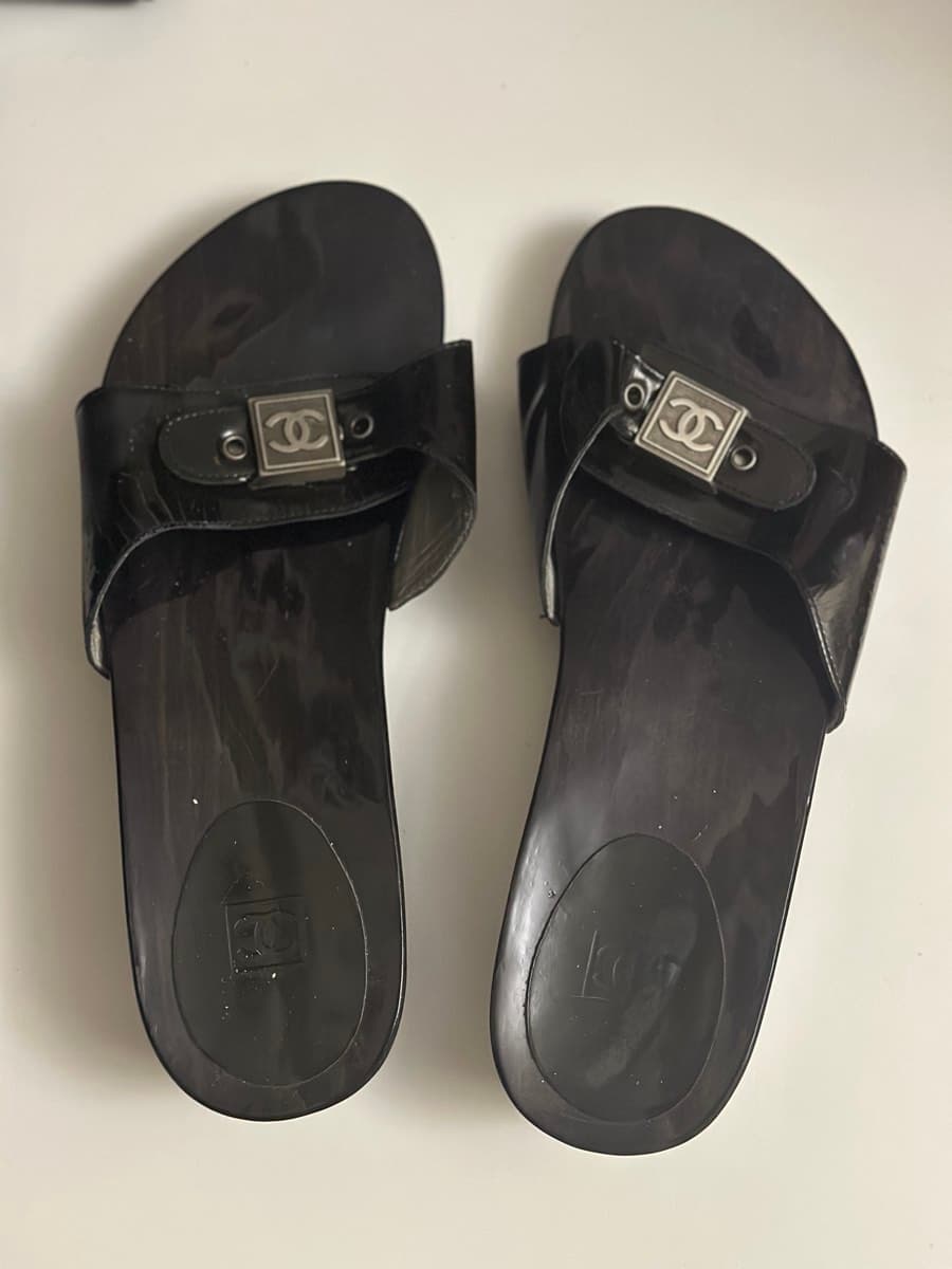 Chanel CC Logo Slides