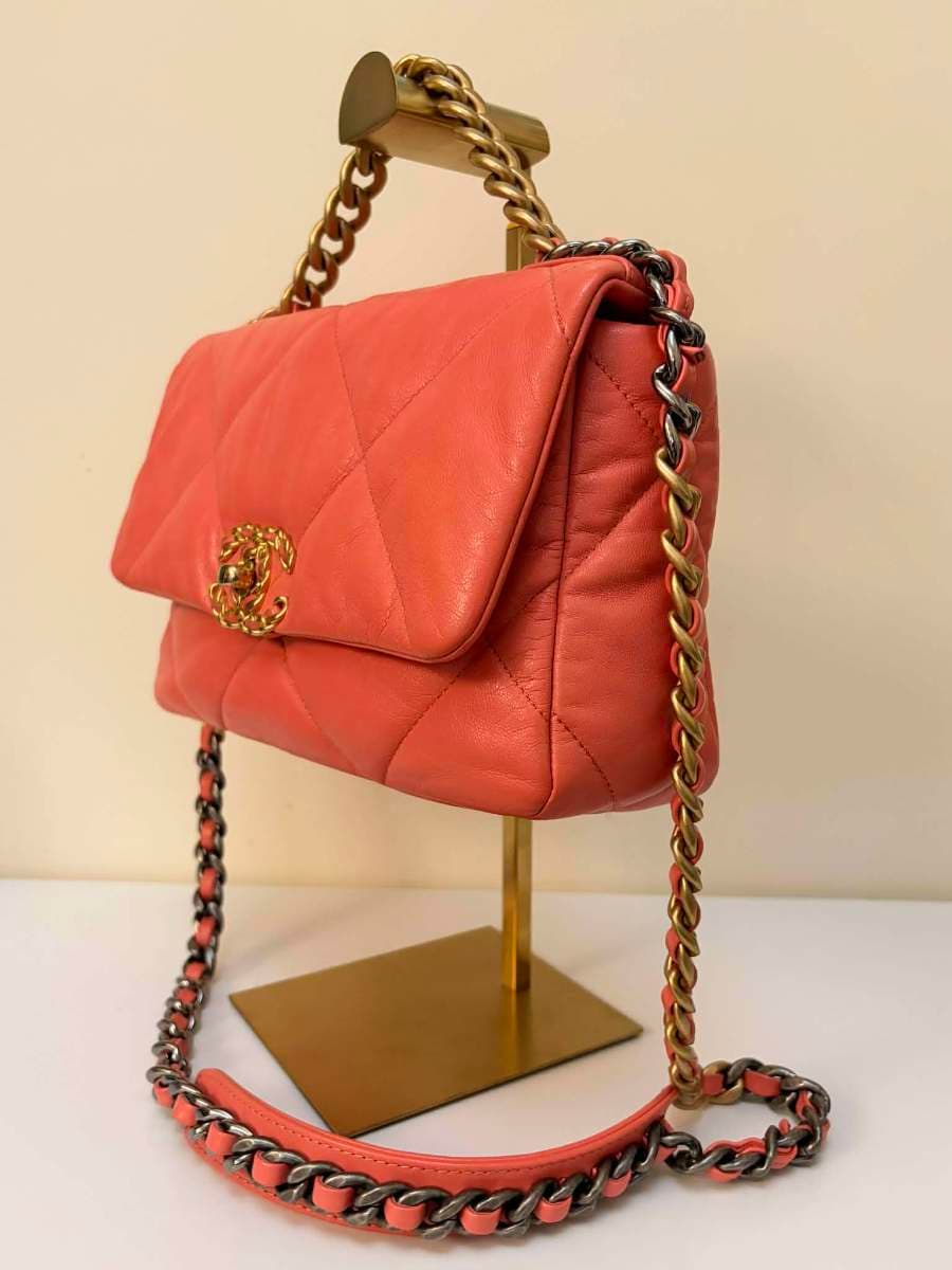 Chanel 19 Coral Leather Bag thumbnail 4