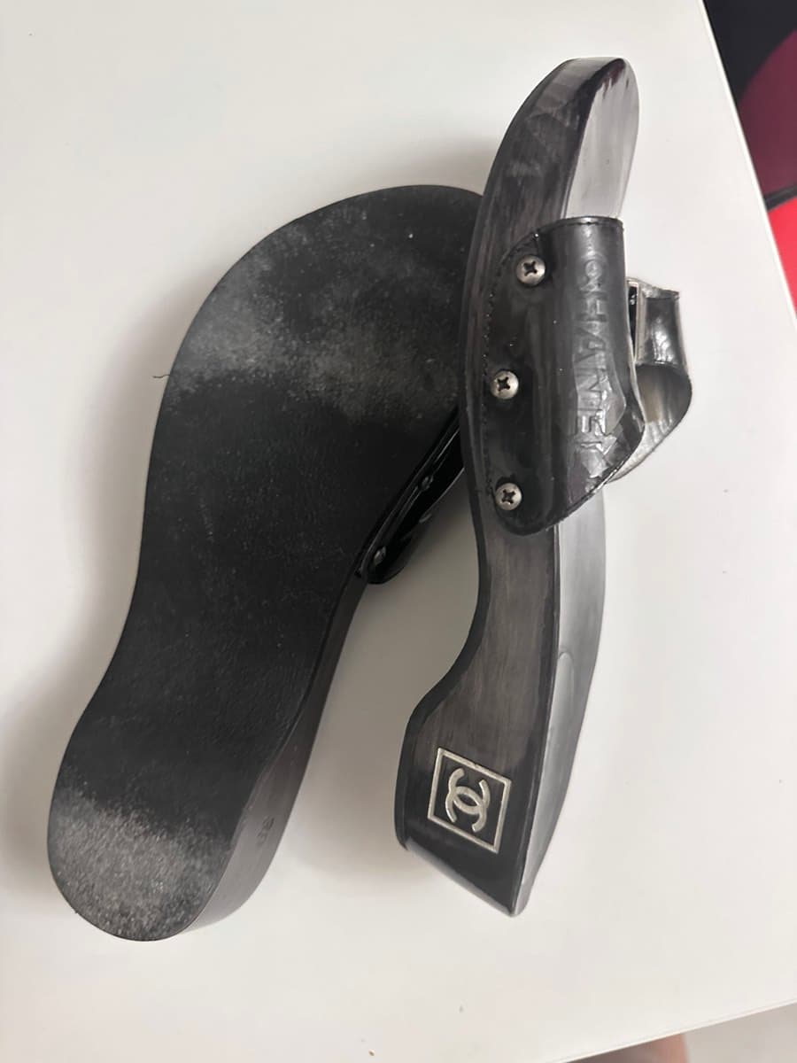 Chanel CC Logo Slides thumbnail 3