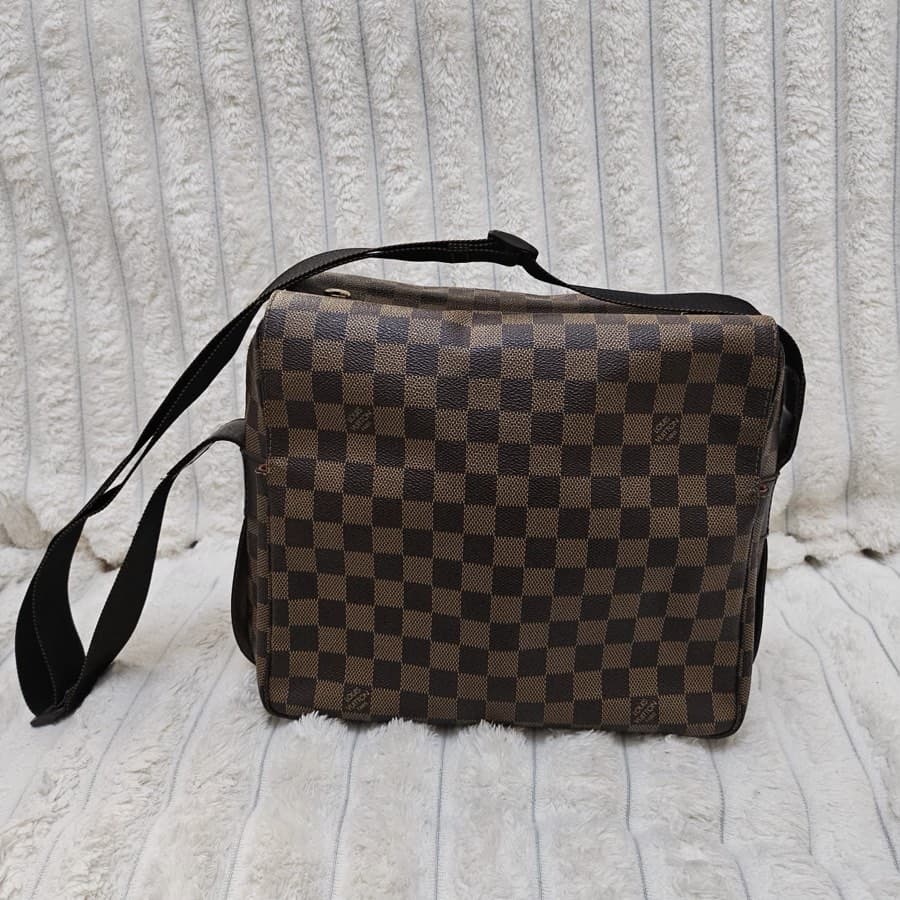 Louis Vuitton Damier Messenger Bag thumbnail 3
