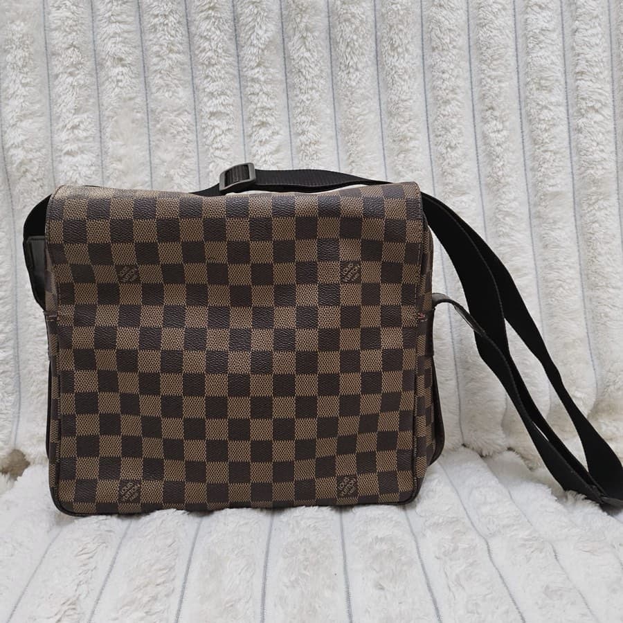 Louis Vuitton Damier Messenger Bag