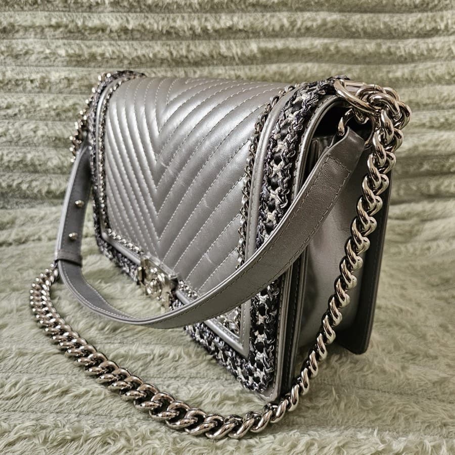Chanel Limited Edition New Medium Boy Bag thumbnail 8