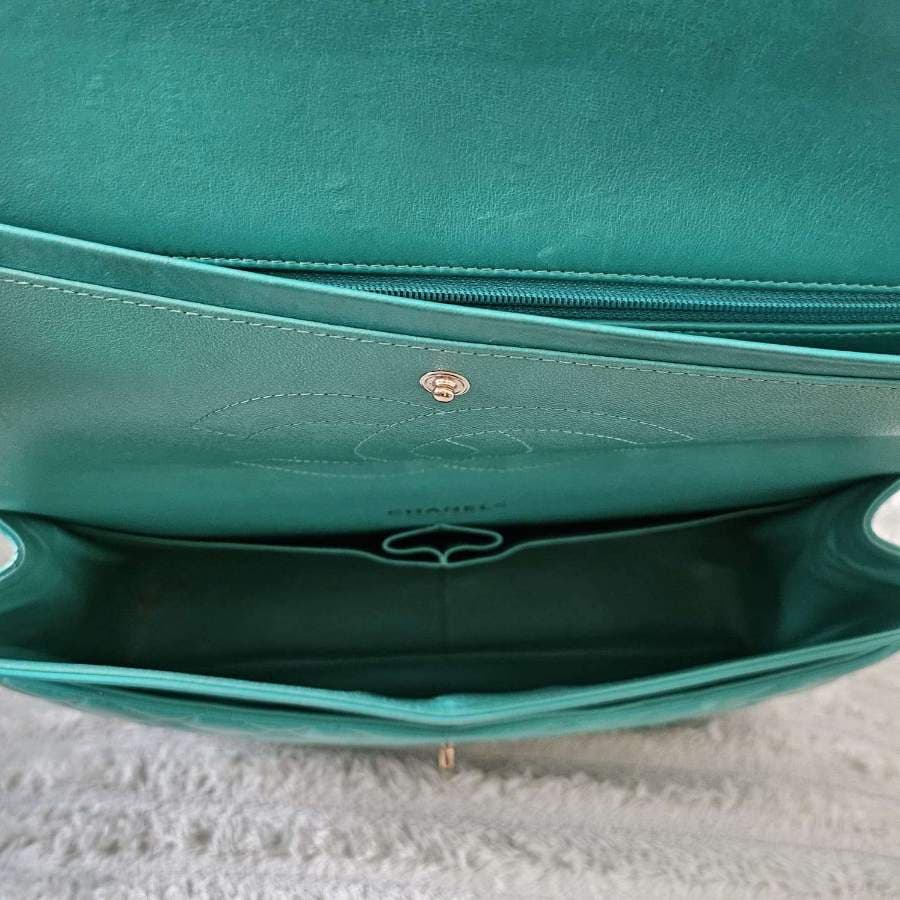 Chanel Classic Maxi Flap Bag thumbnail 4