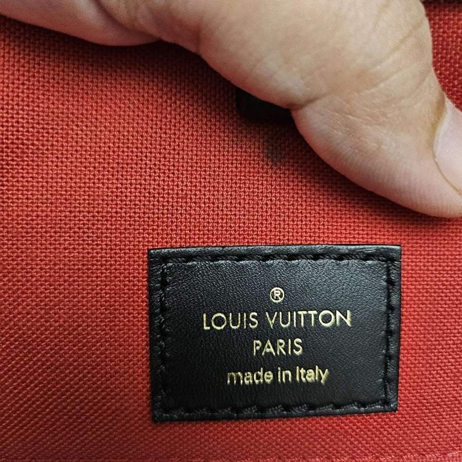 Louis Vuitton Onthego Microchipped Tote thumbnail 9