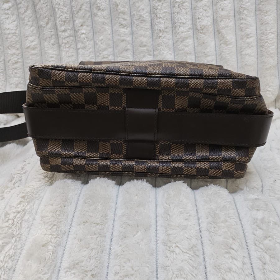Louis Vuitton Damier Messenger Bag thumbnail 5
