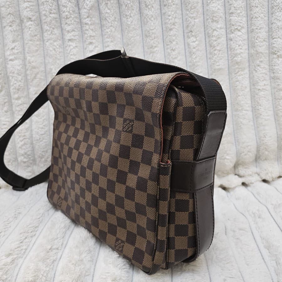 Louis Vuitton Damier Messenger Bag thumbnail 2