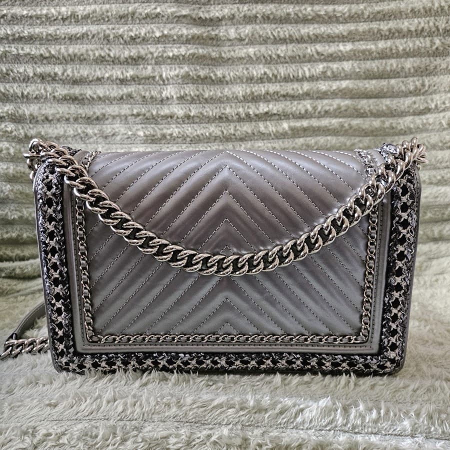 Chanel Limited Edition New Medium Boy Bag thumbnail 3