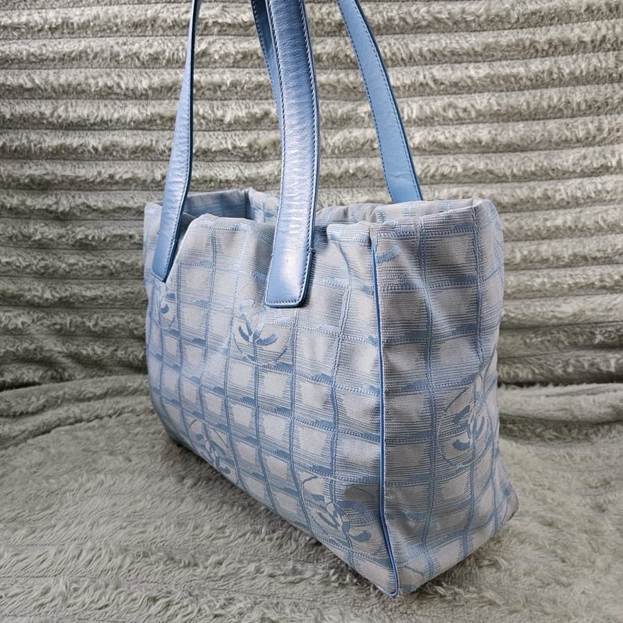 Prada Embellished Leather Shoulder Bag thumbnail 7