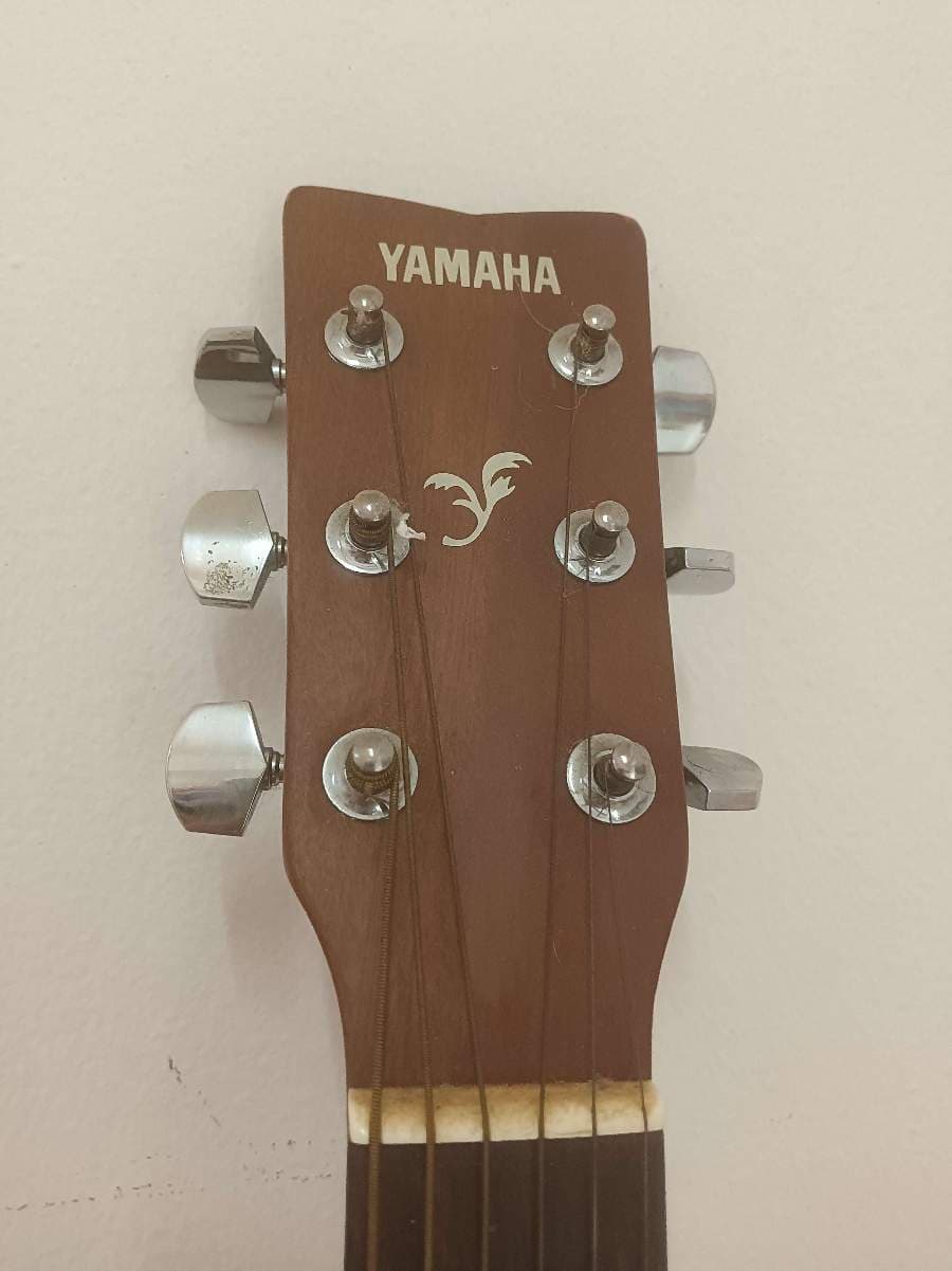 YAMAHA F30 ACCOUSTIC GUITAR thumbnail 3
