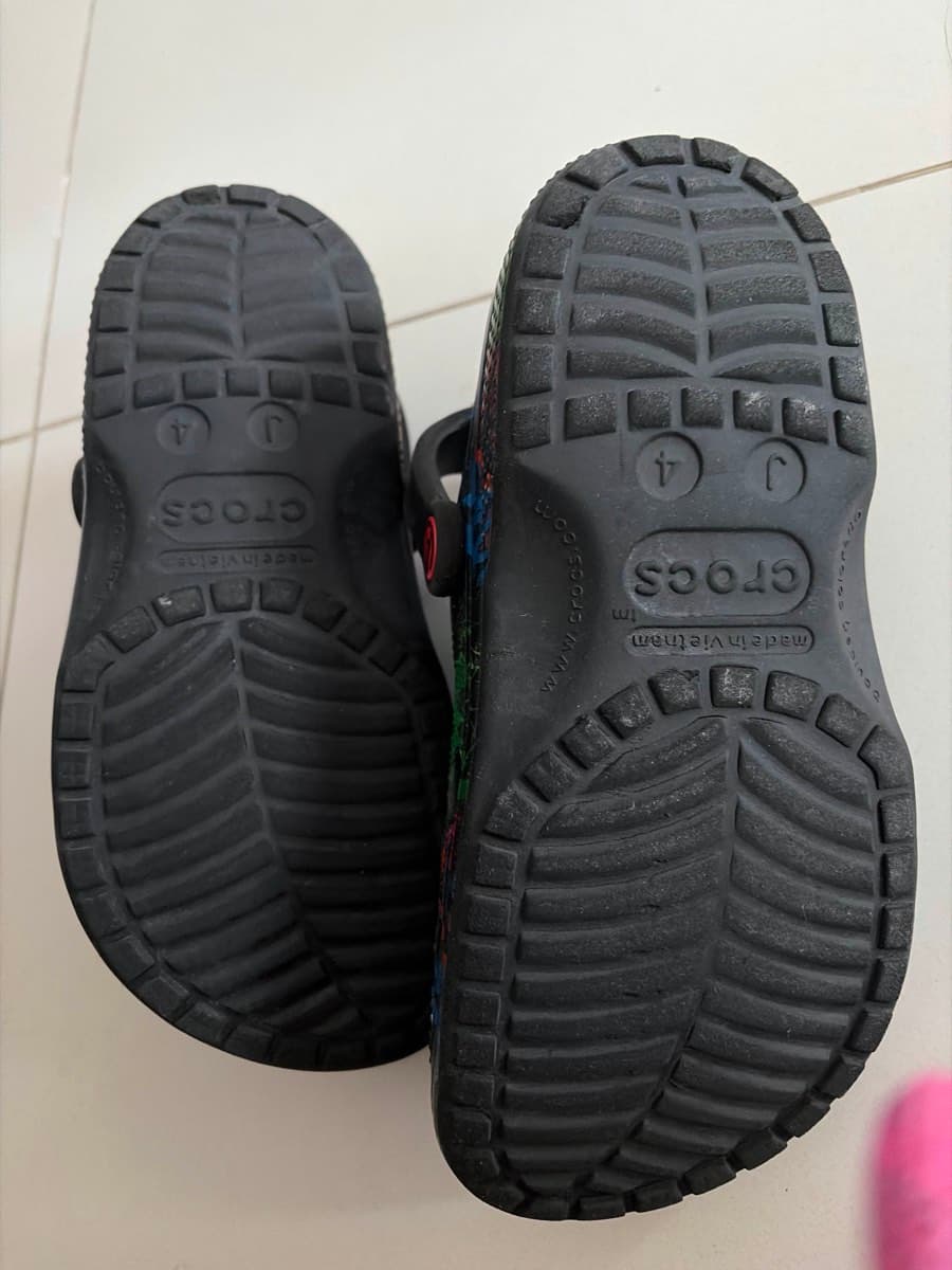 Avengers Crocs Clogs limited edition thumbnail 3