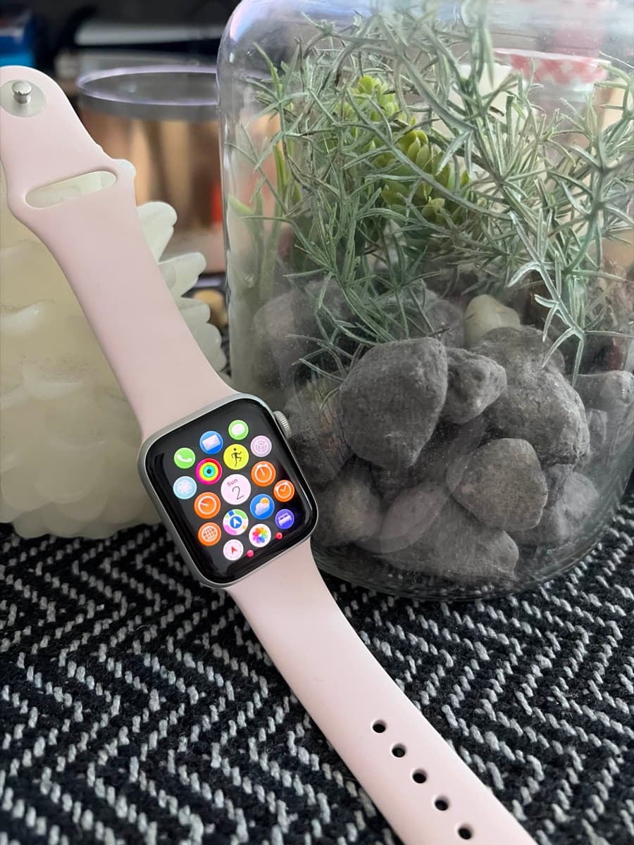 SE 2 - Apple Watch Pink Band