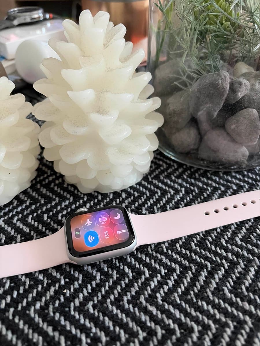 SE 2 - Apple Watch Pink Band thumbnail 3