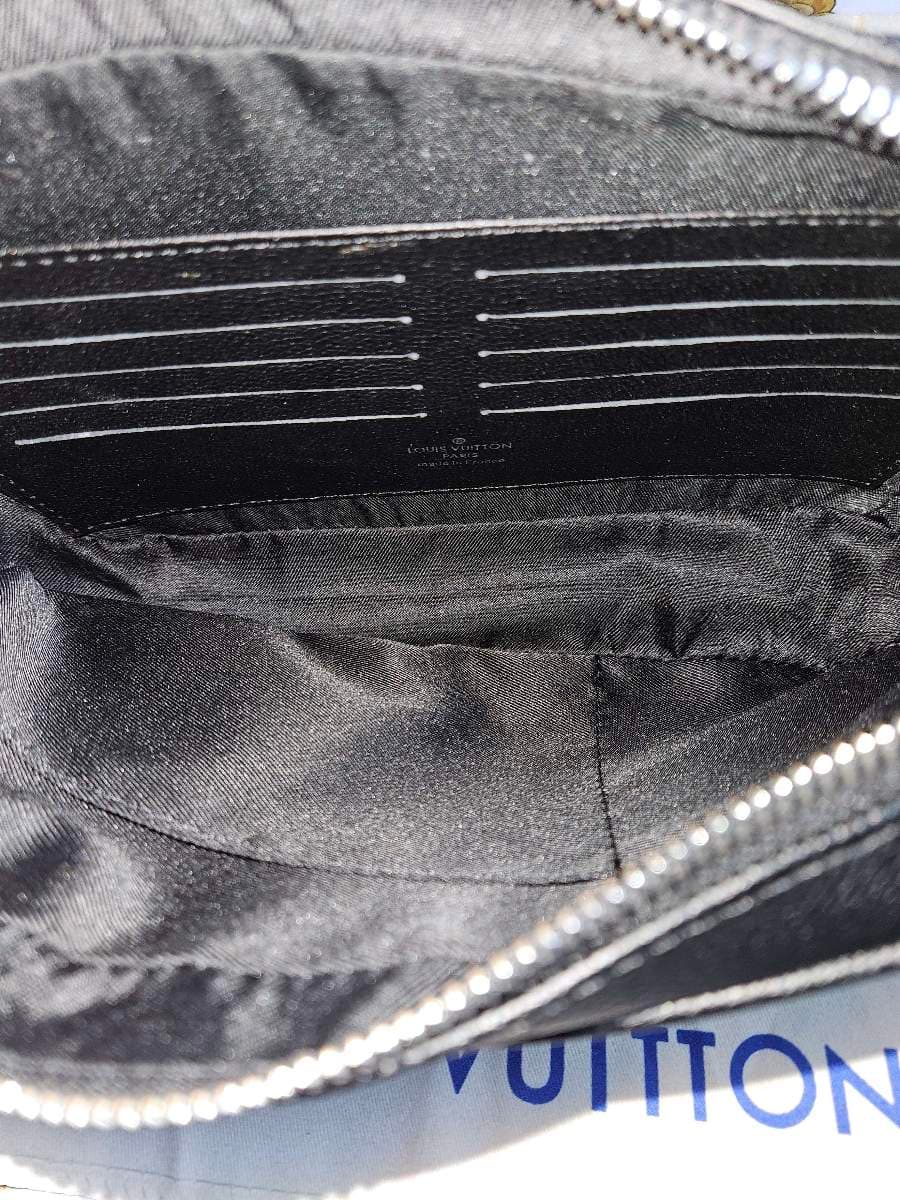 Louis Vuitton Black Clutch Bag thumbnail 3