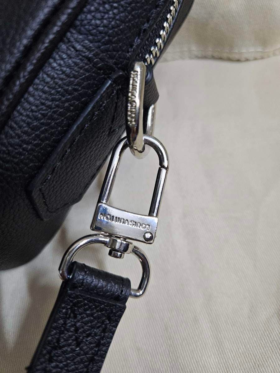 Louis Vuitton Black Clutch Bag thumbnail 8