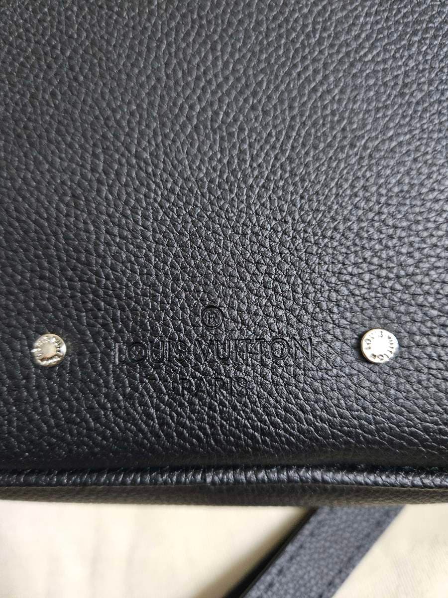 Louis Vuitton Black Clutch Bag thumbnail 9