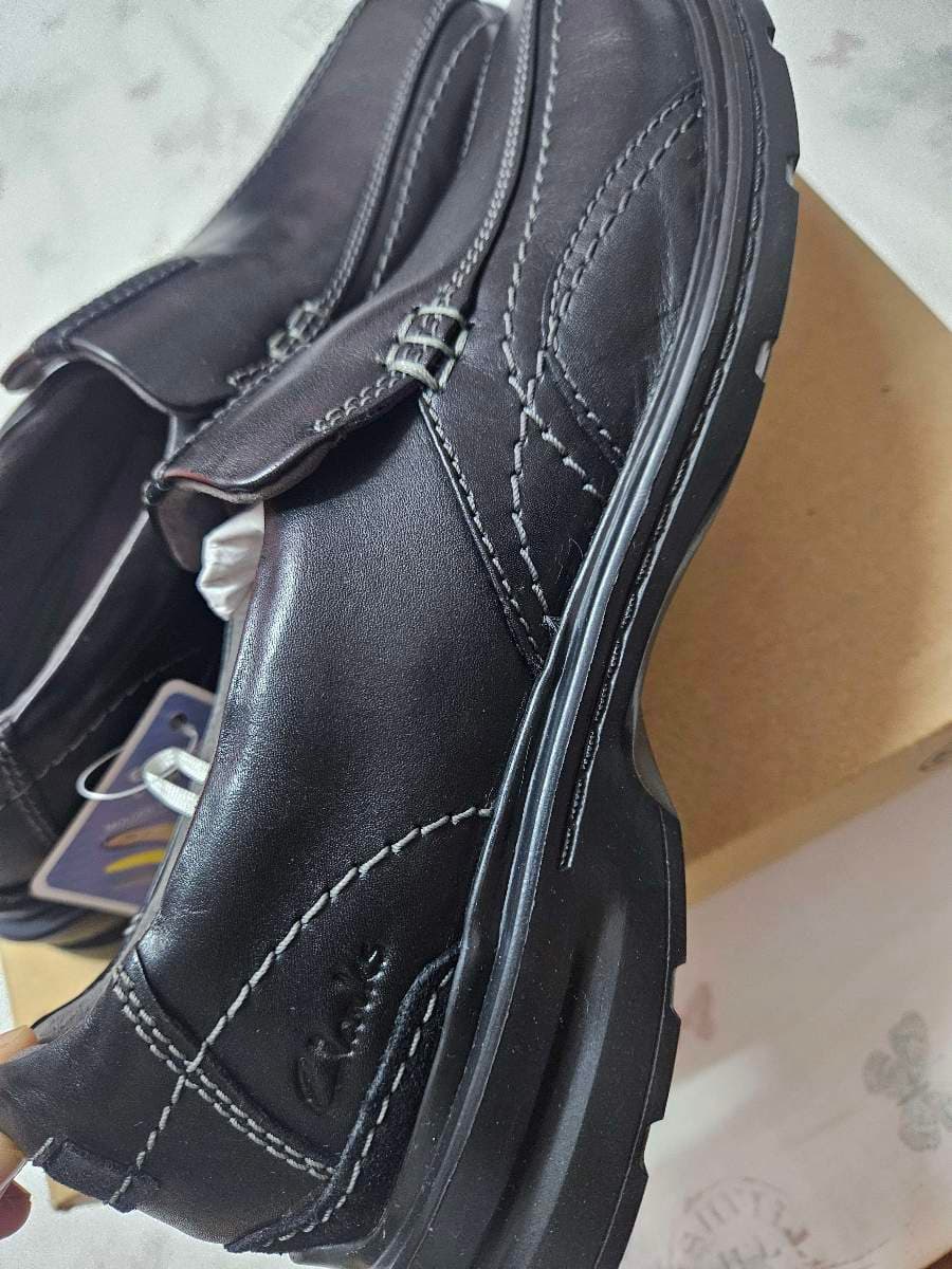 Original Clarks Black Leather Slip-On Shoes thumbnail 7