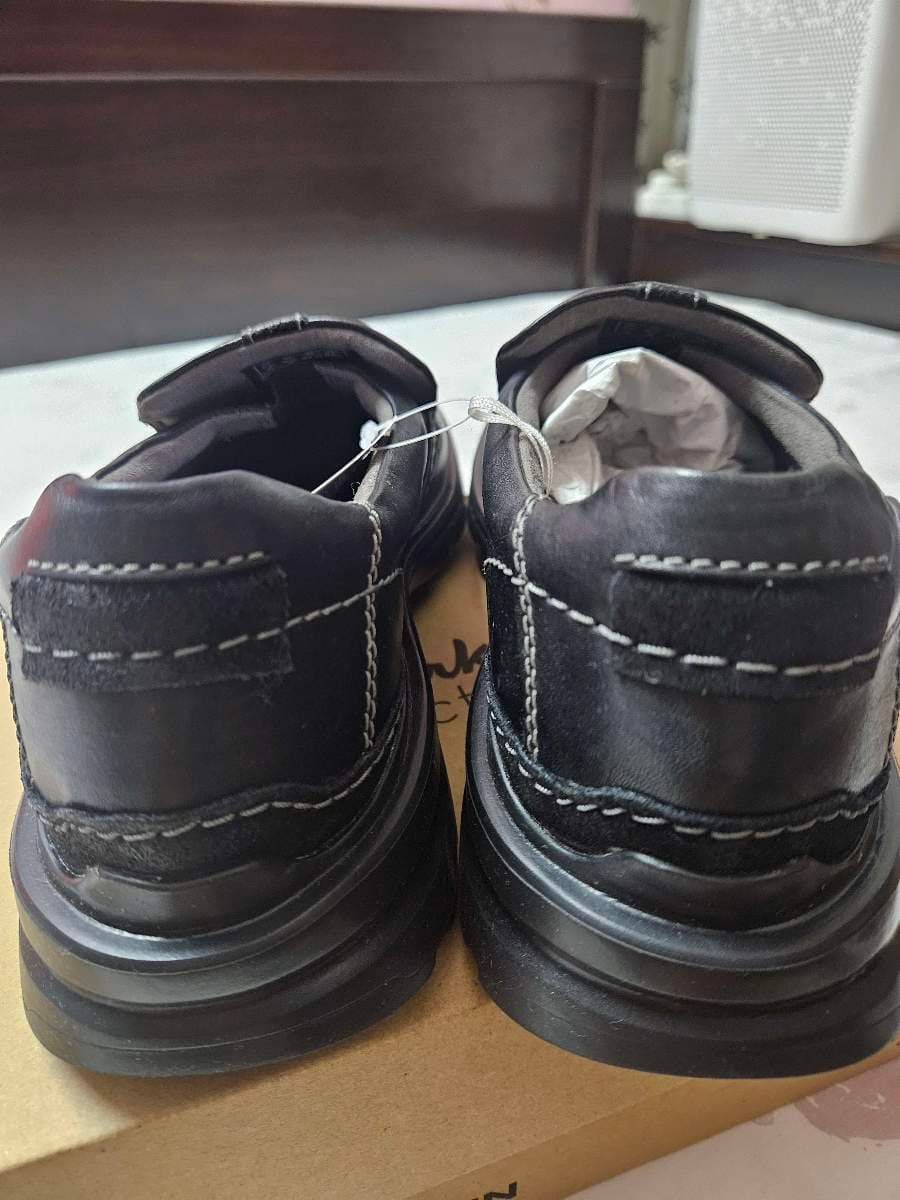 Original Clarks Black Leather Slip-On Shoes thumbnail 4