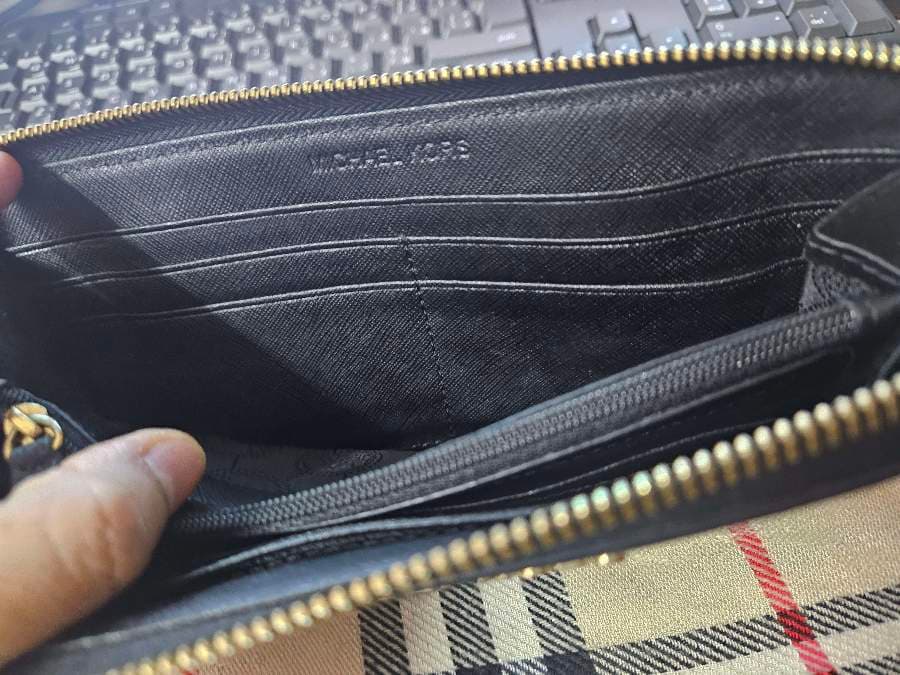 Michael Kors Zip Wallet thumbnail 6