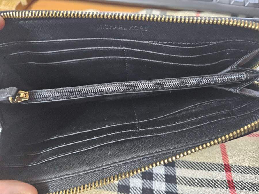 Michael Kors Zip Wallet thumbnail 3