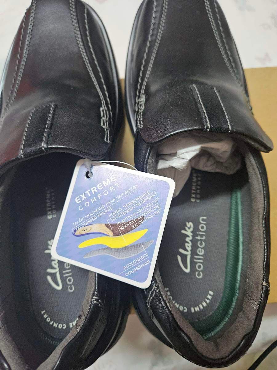 Original Clarks Black Leather Slip-On Shoes thumbnail 3