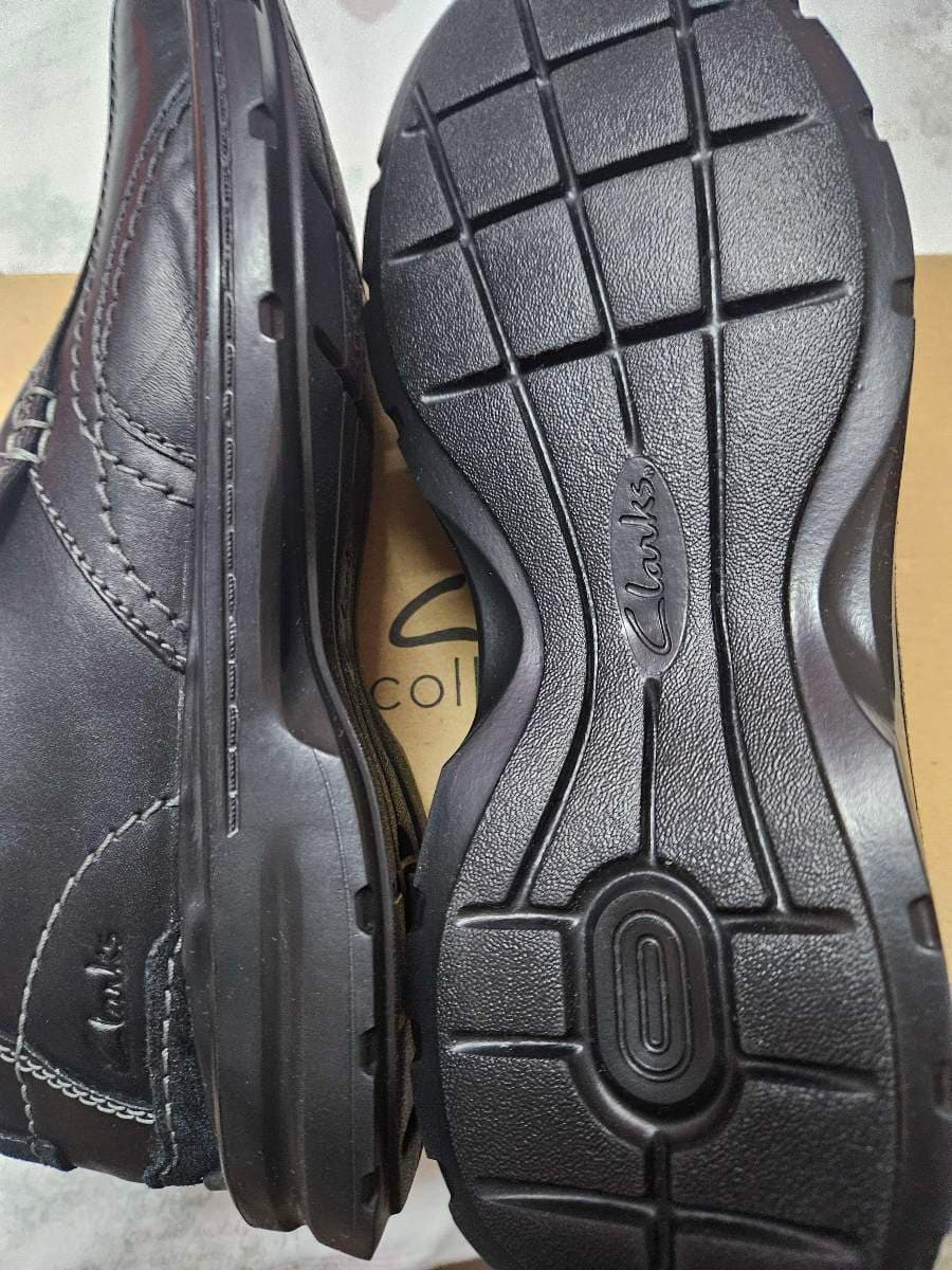 Original Clarks Black Leather Slip-On Shoes thumbnail 5