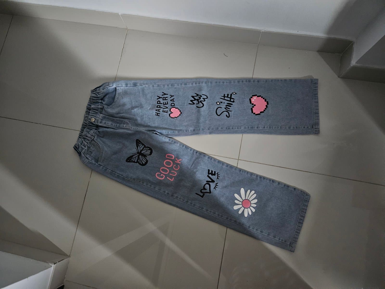 Light Wash Graphic Jeans