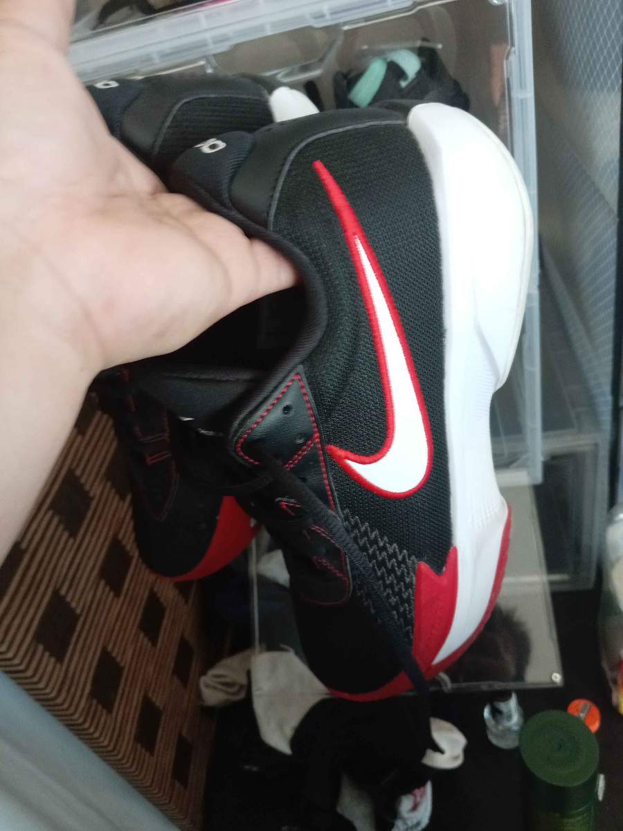 Nike Black Red Sneakers thumbnail 6