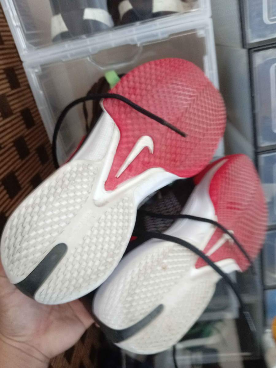 Nike Black Red Sneakers thumbnail 3
