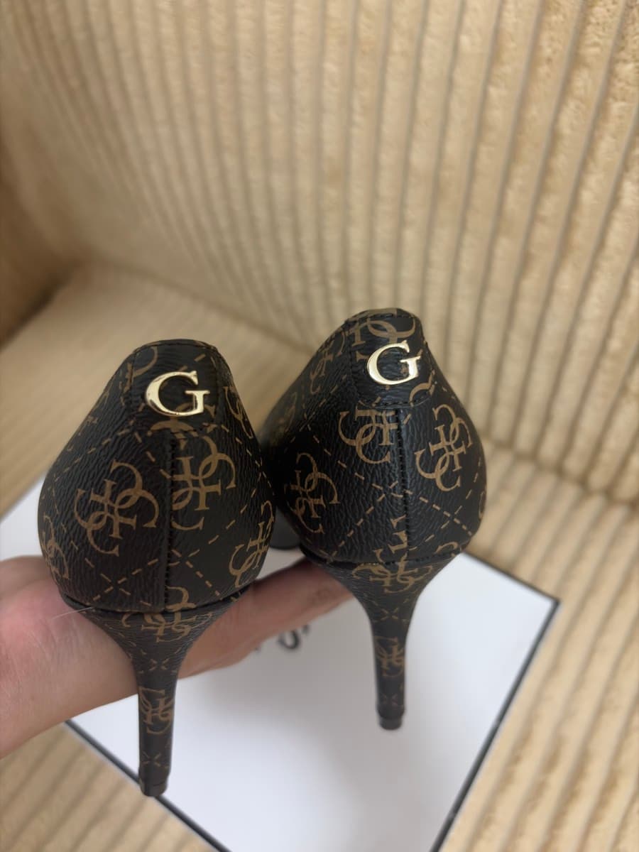 Guess Monogram Pointed Pumps thumbnail 8