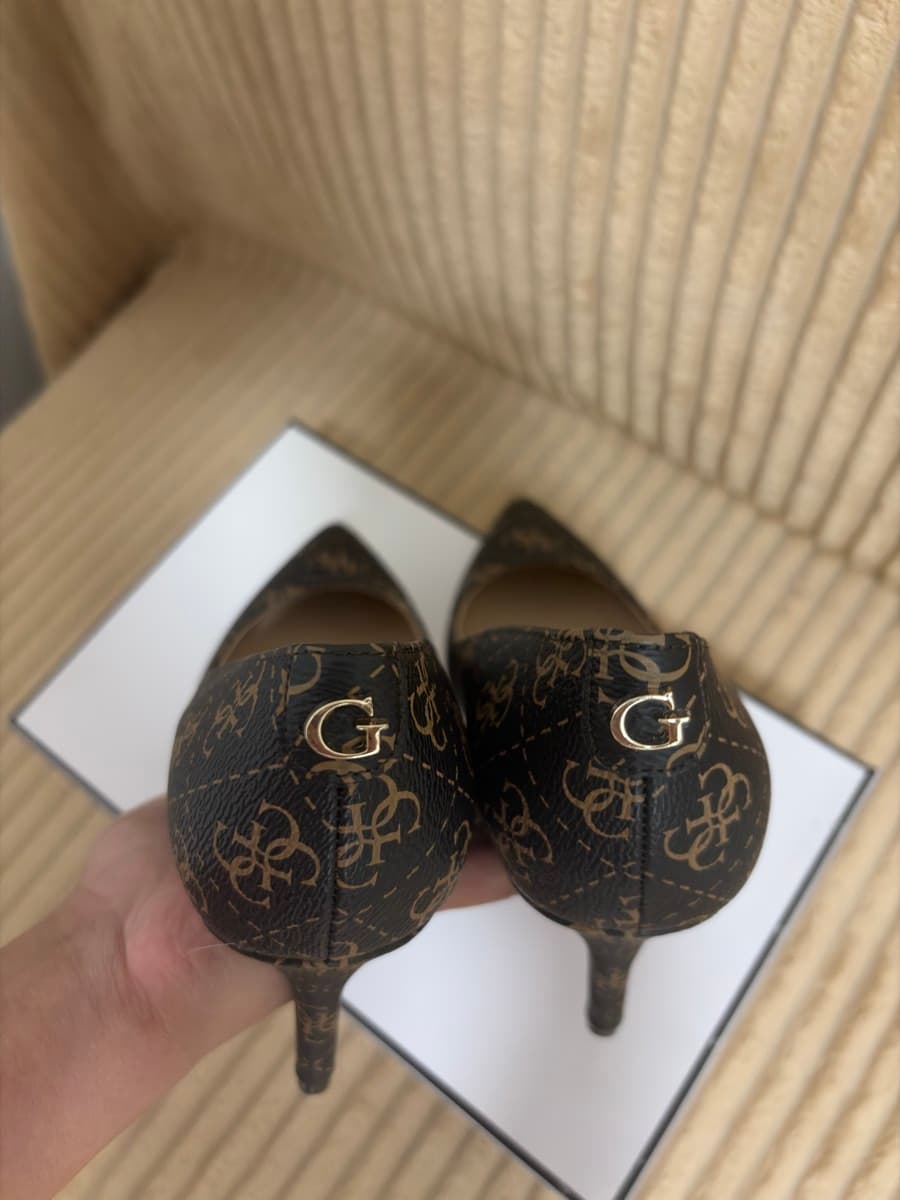 Guess Monogram Pointed Pumps thumbnail 10