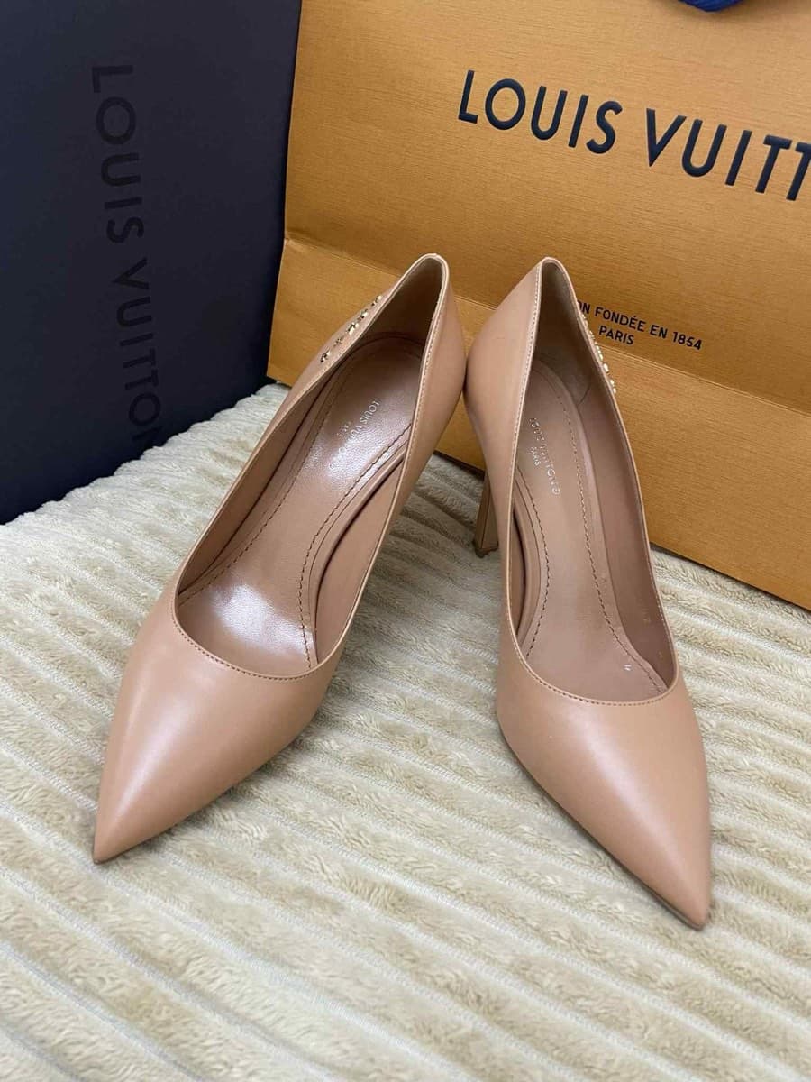 Original Louis Vuitton Nude Leather Pumps