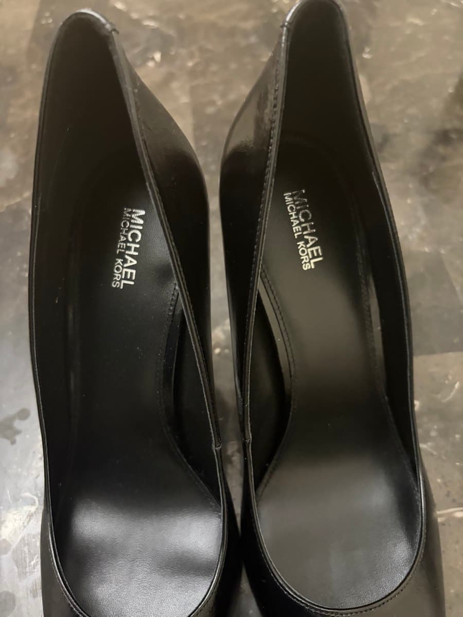 Michael Kors Black Leather Pumps thumbnail 6