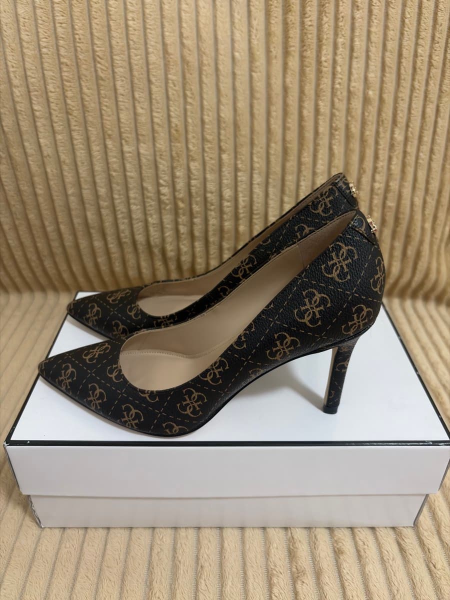 Guess Monogram Pointed Pumps