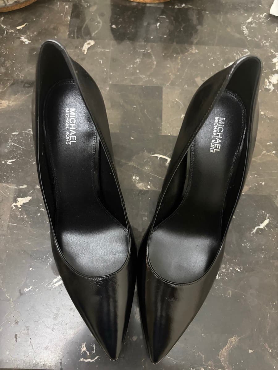 Michael Kors Black Leather Pumps thumbnail 4