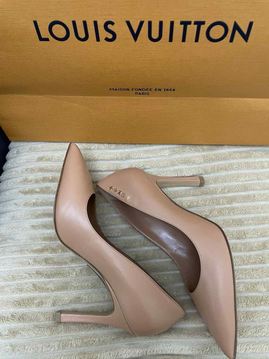Original Louis Vuitton Nude Leather Pumps thumbnail 5