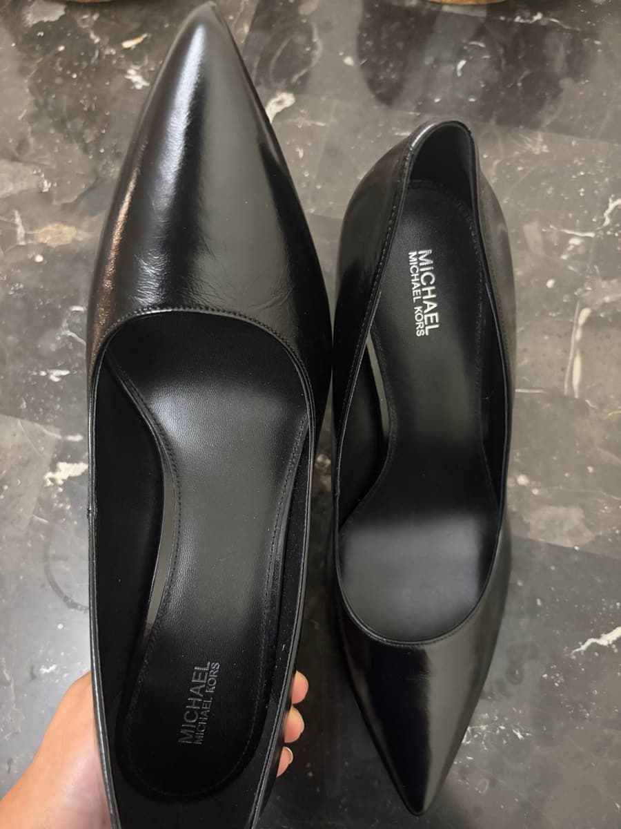 Michael Kors Black Leather Pumps thumbnail 7