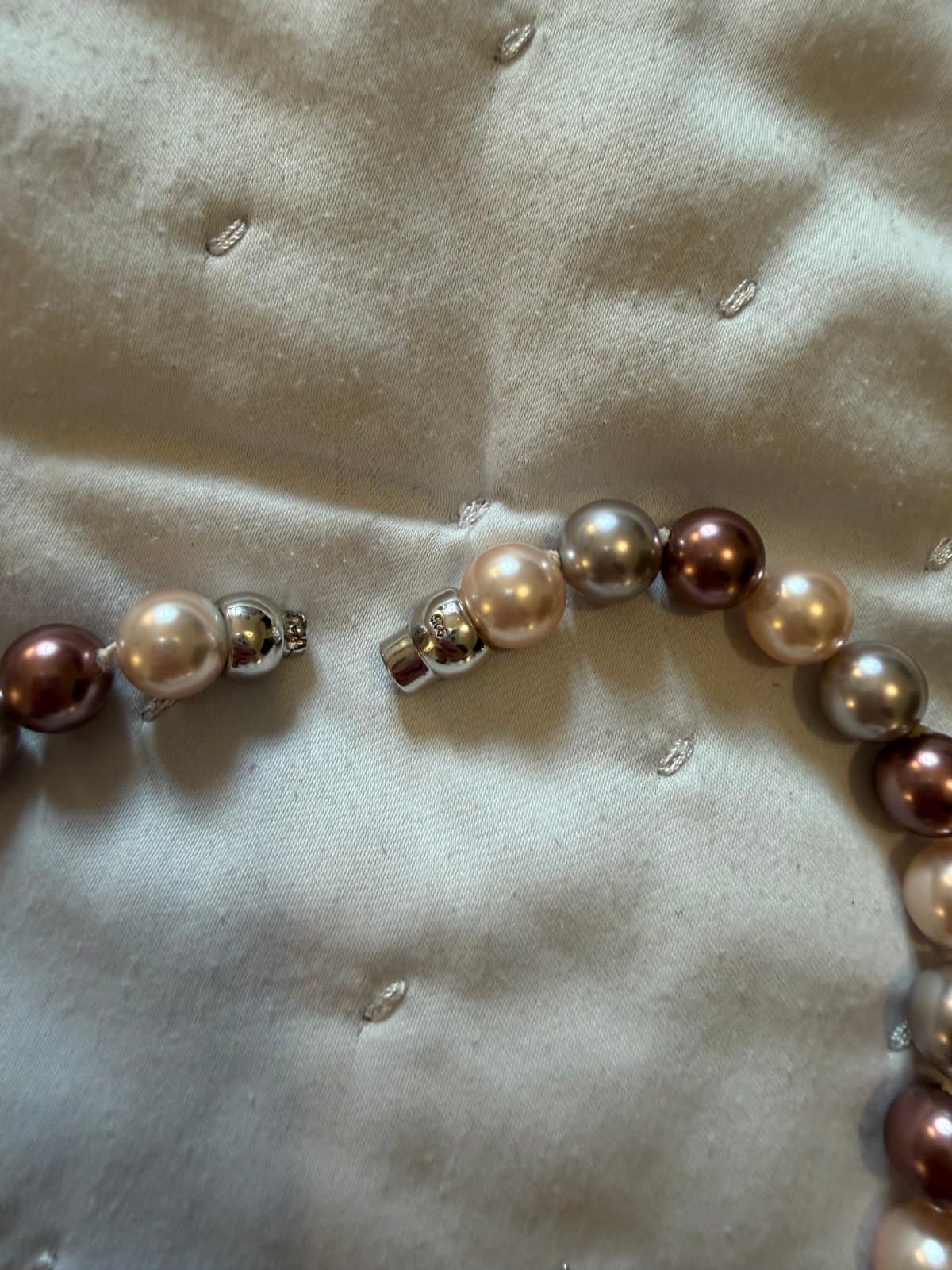 Pearl necklace and stud earrings set thumbnail 2