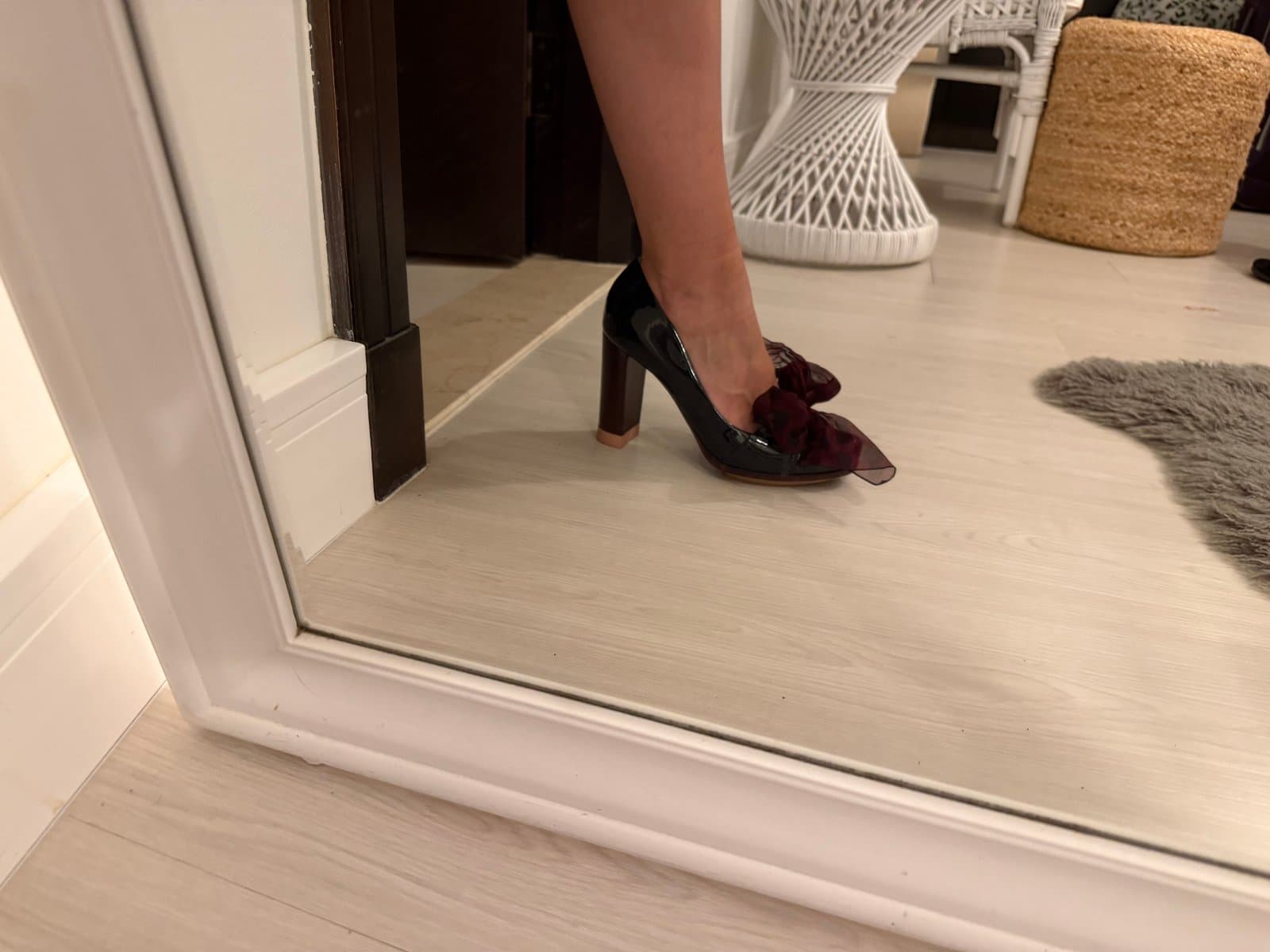 Nina Ricci Black Patent Leather Bow Heels – Made in Italy – Size 38.5 thumbnail 2