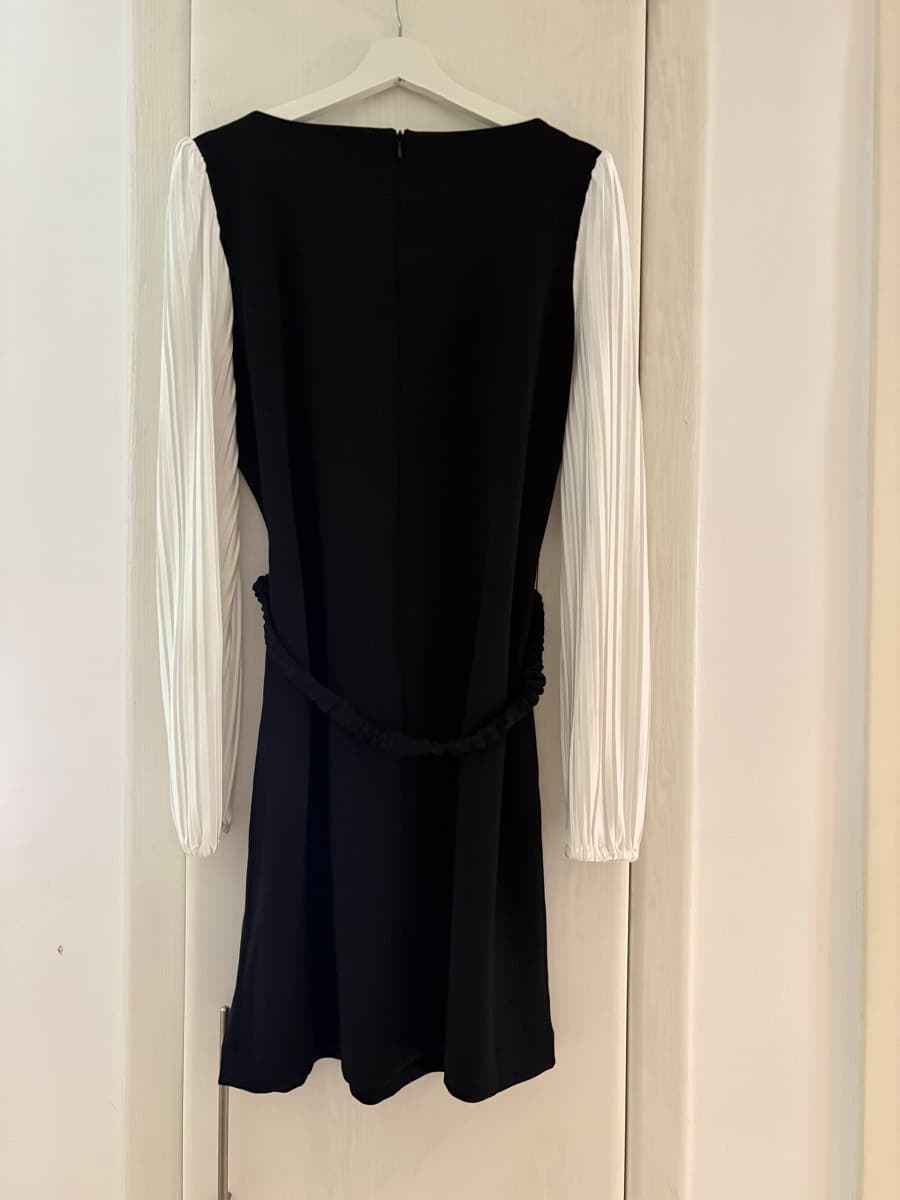 DKNY dress black with white sleeves and gold logo belt thumbnail 2