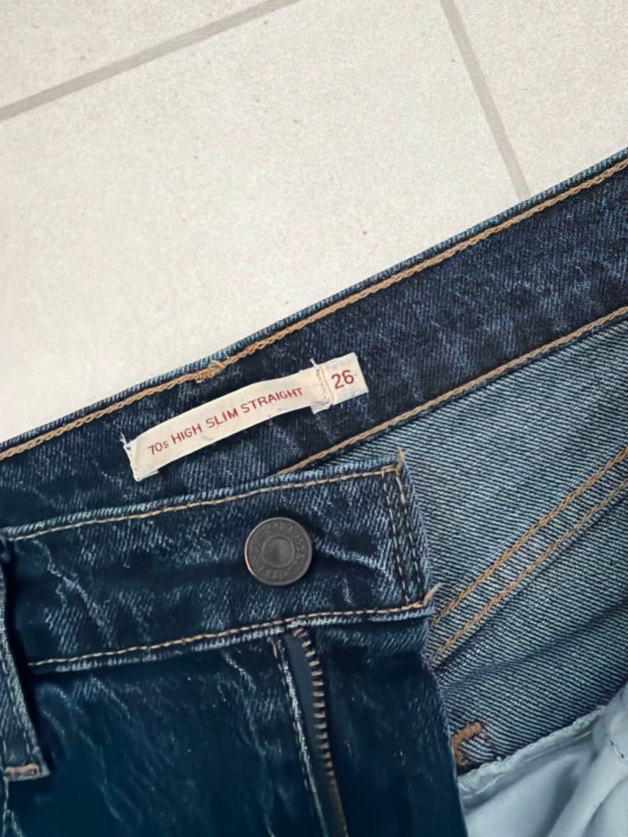High-Waist Denim Jeans thumbnail 2