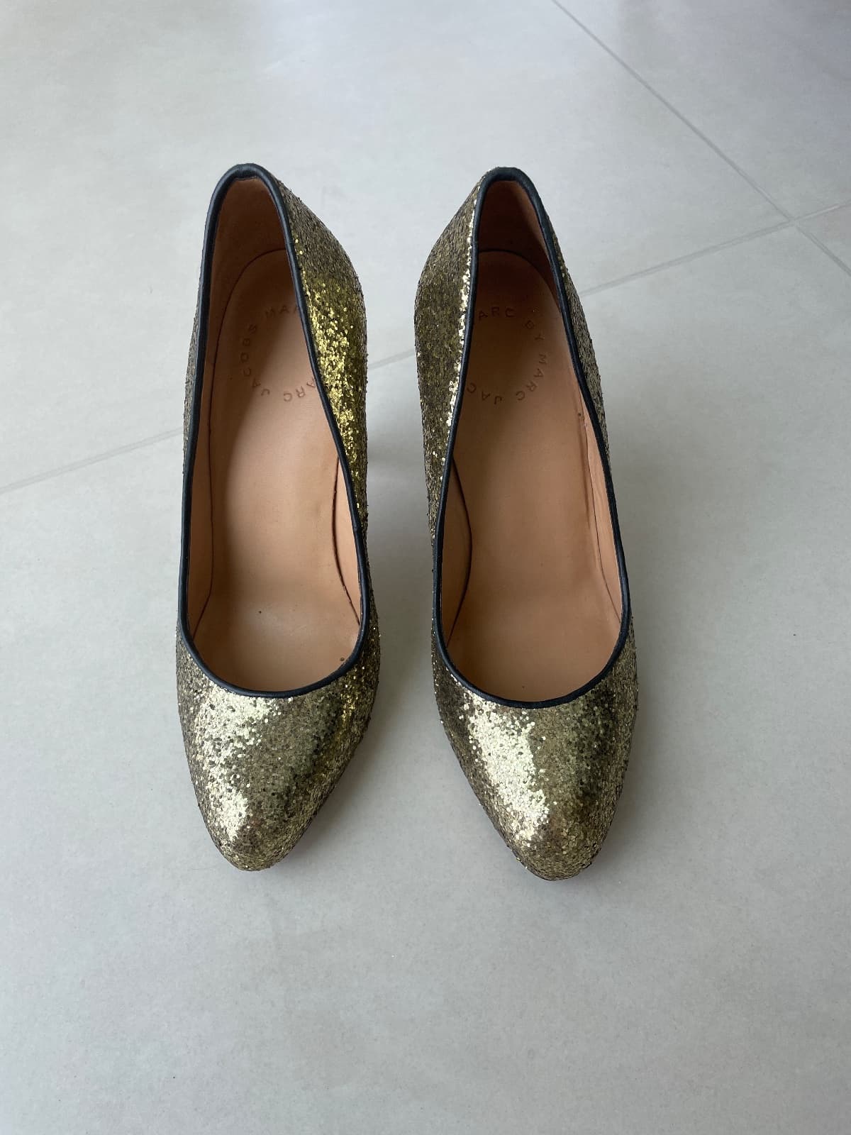 Marc by Marc Jacob gold pump