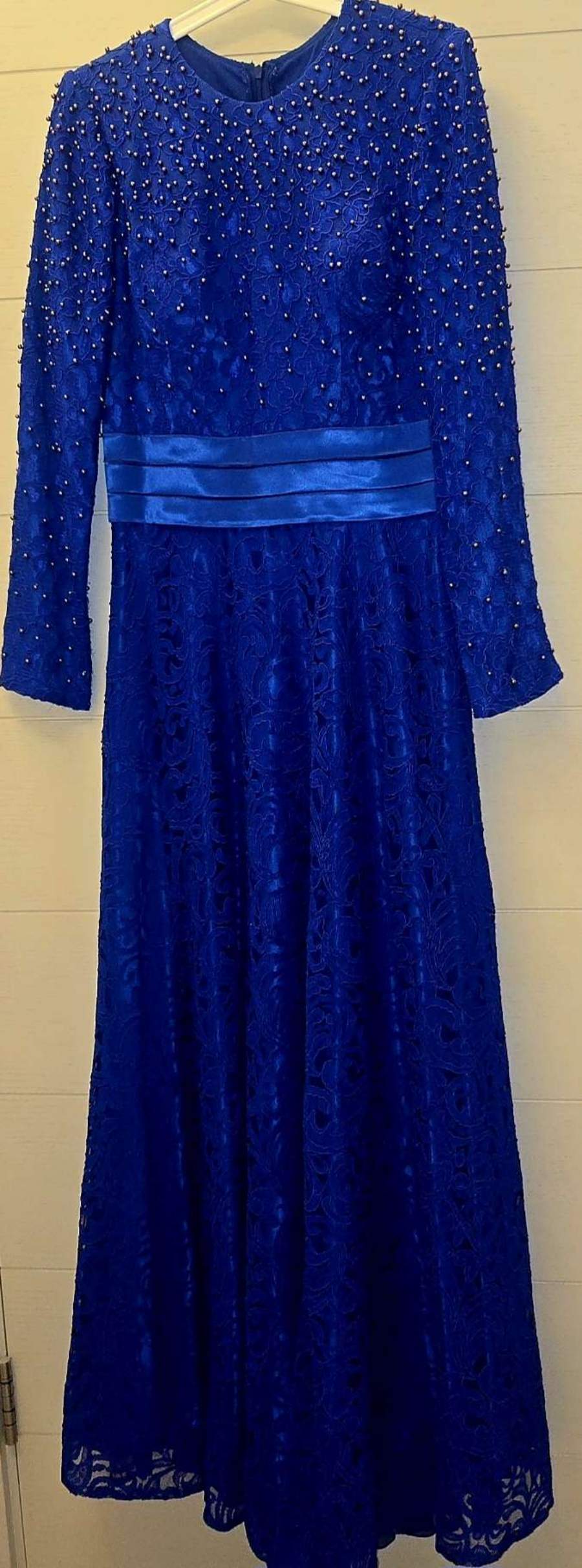 Elegant Blue Lace Gown - image 1