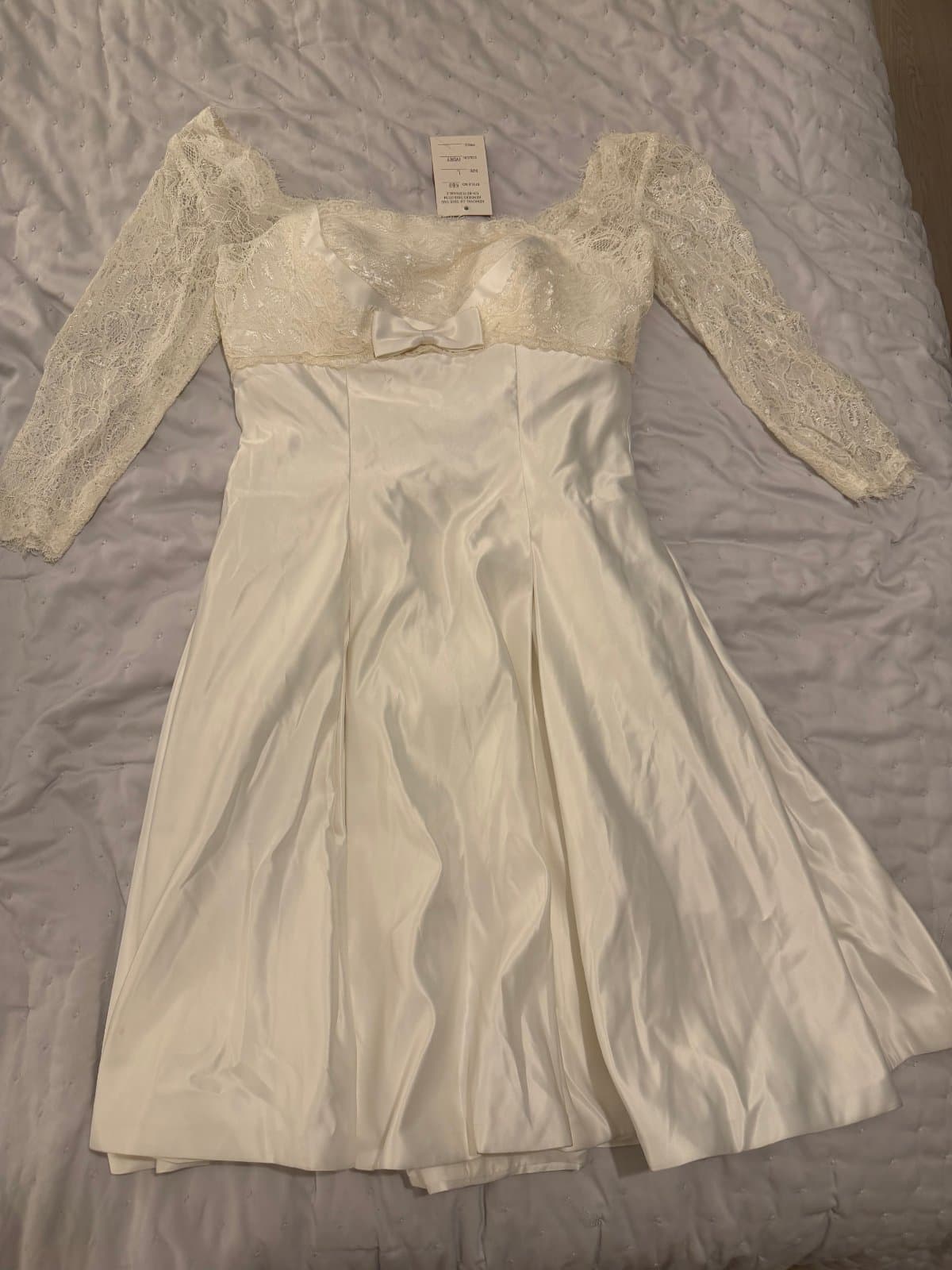 Unique Vintage Ivory Satin Lace Bow Dress – Size L 🤍 thumbnail 4