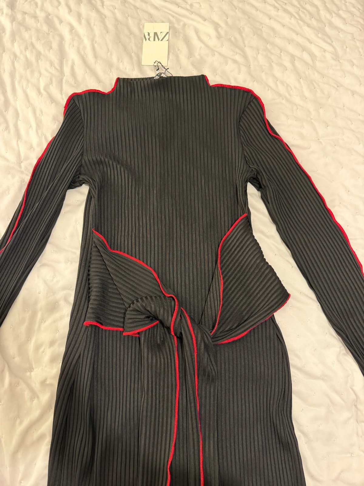 ZARA Black Pleated Maxi Dress with Red Contrast Trim – Size L – Brand New with Tags thumbnail 3