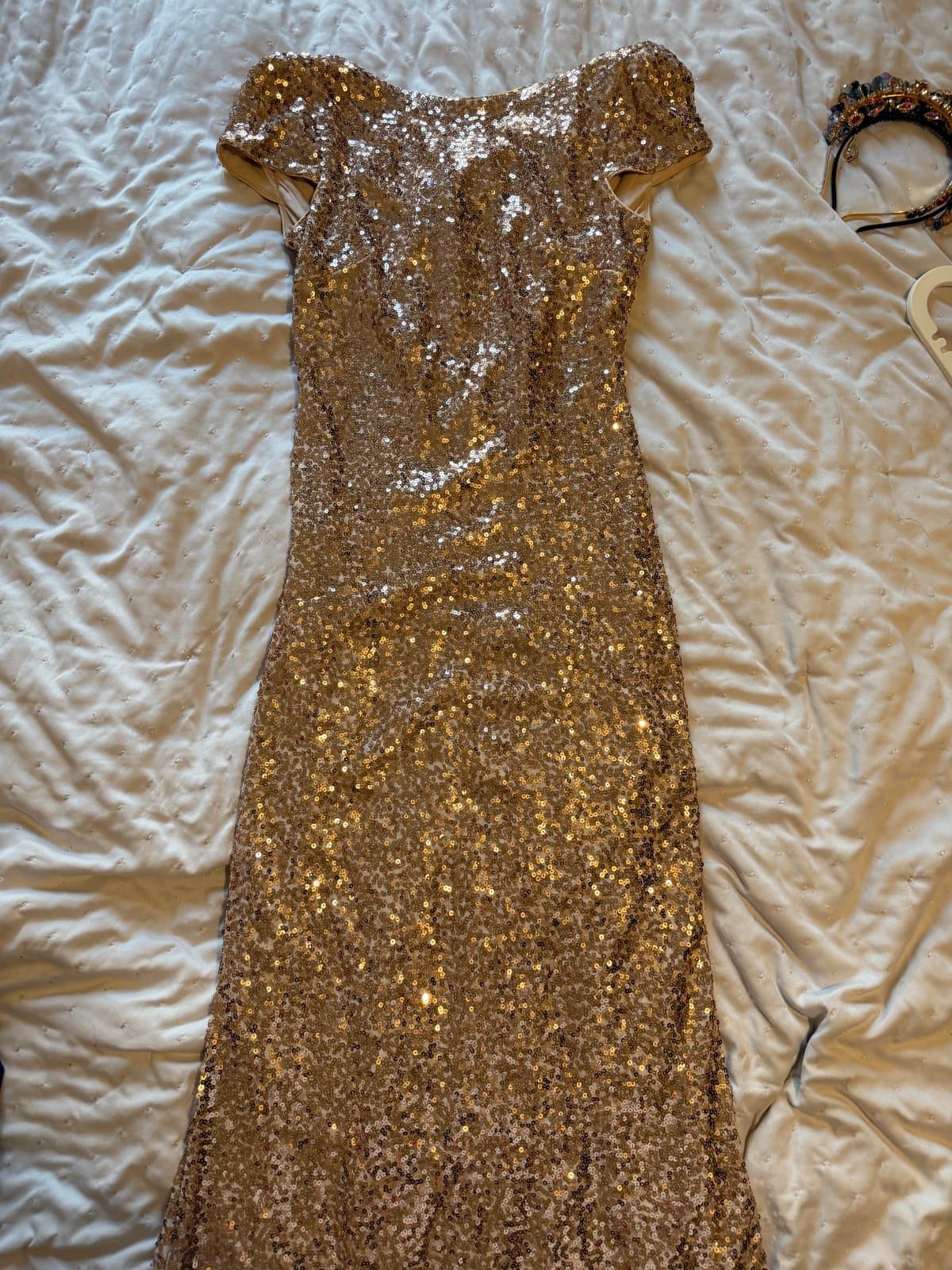 Badgley Mischka Gold Sequin Cowl Back Maxi Gown – Size 6 thumbnail 5