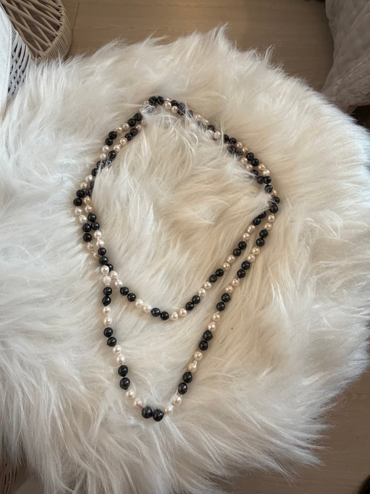 SOHI long pearl necklace