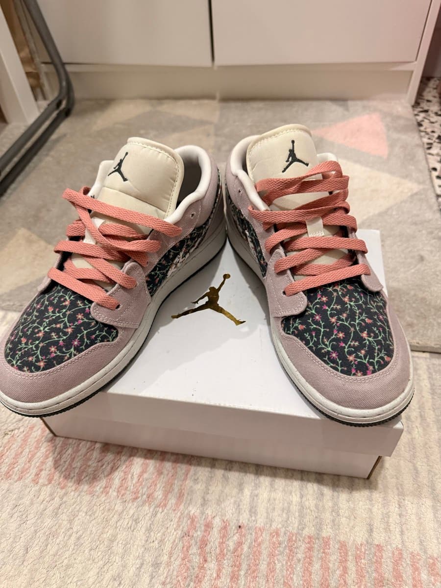 Nike Dunk Low Sneakers
