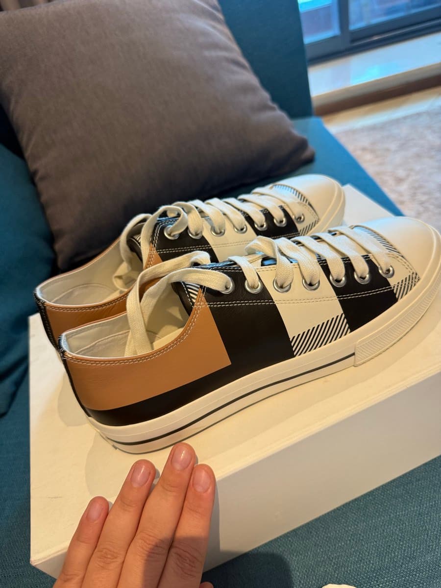 Burberry shoes size 42,5