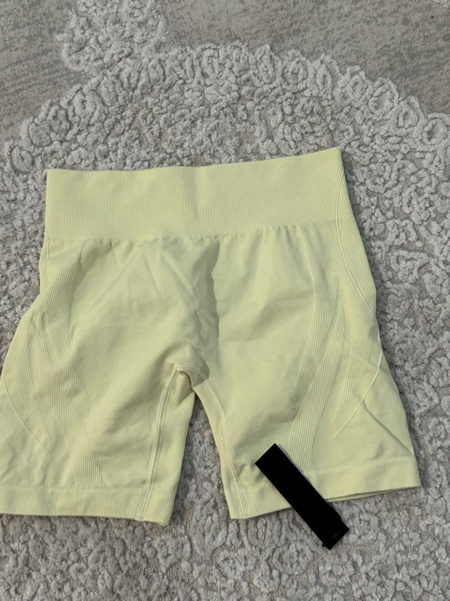Oner Active Pastel Yellow Enhance lift shorts Size Small